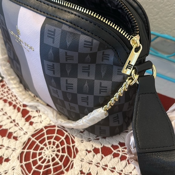 NWT London Fog handbag. Crossbody or shoulder.  Price firm - Picture 10 of 11